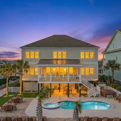 The Pressian: Oceanfront, Pool & Hot Tub