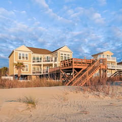 Ocean Breeze: Oceanfront Pool & Hot Tub