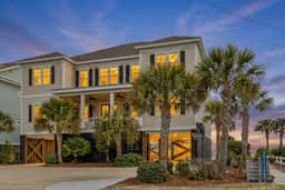 The Pressian: Oceanfront, Pool & Hot Tub - Image 5