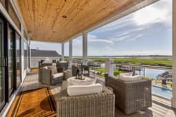 Best Of Both Worlds: Views, Pool, Location & Luxury - Image 4