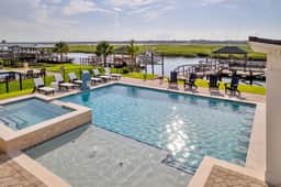 Best Of Both Worlds: Views, Pool, Location & Luxury - Image 3