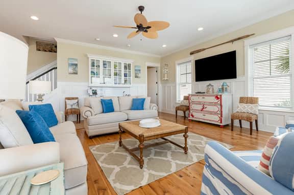 The Pressian: Oceanfront, Pool & Hot Tub - Image 3