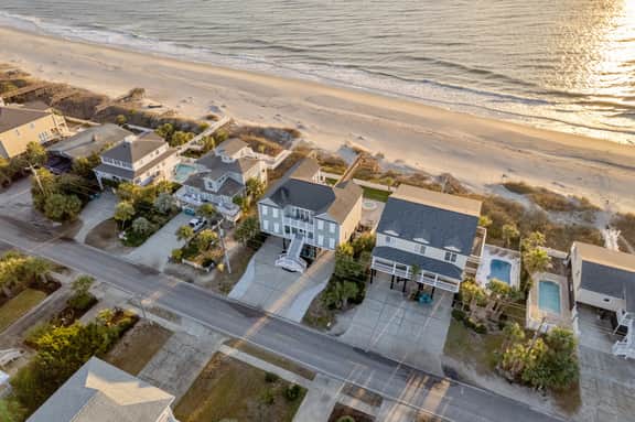 Ocean Breeze: Oceanfront Pool & Hot Tub - Image 4
