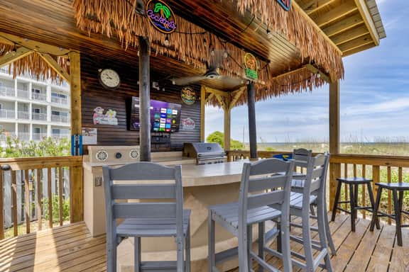 The Pinnacle: Oceanfront | Hot Tub | Game Room | Tiki Bar - Image 2