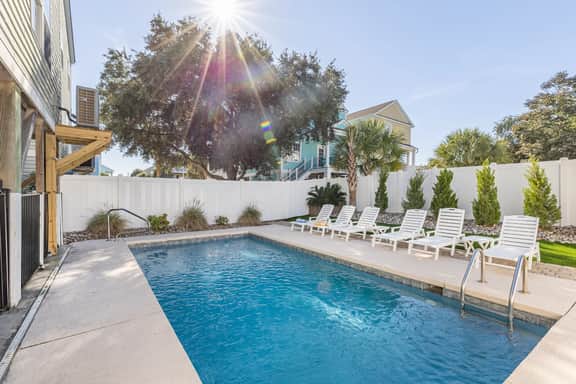 Azalea Shores: Private Pool & Steps to Beach - Image 2