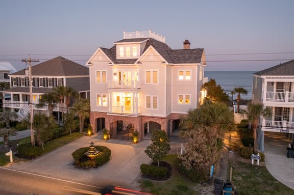 Grey Goose: Oceanfront Escape, Backyard Oasis + Prime Location - Image 1